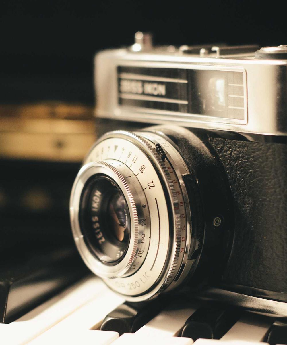 Kids playing puzzles