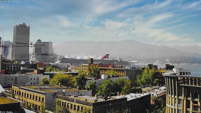 Đèn hơ gel trong salon nail