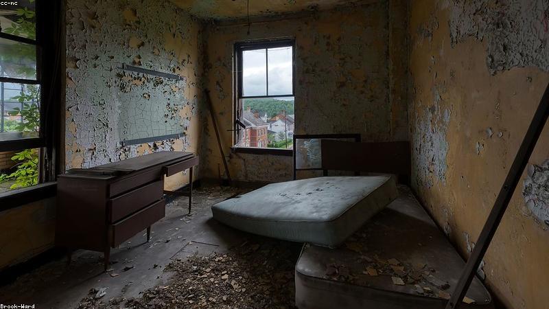 Phòng ngủ tập thể sạch sẽ và tiện nghi