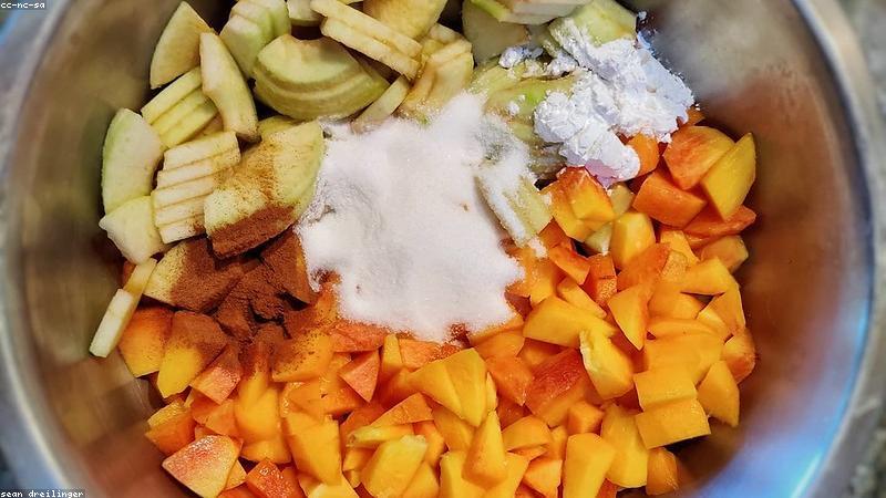 Bơ và đường trong quy trình làm bánh