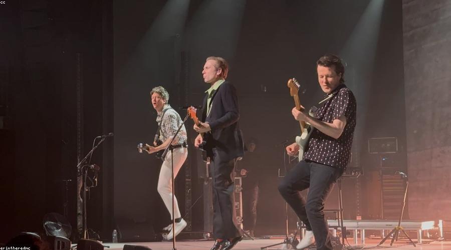 Hát bên đống lửa