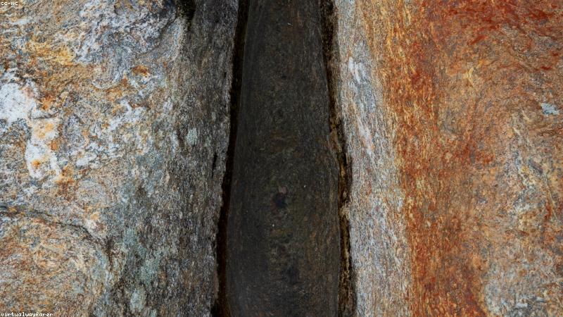 Hạn hán nứt nẻ đất đai năm 2024