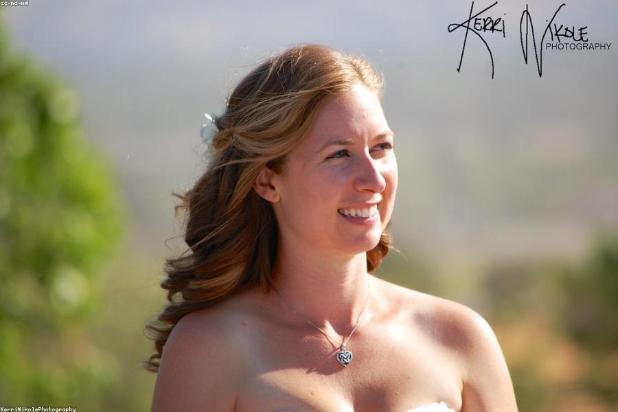 Cô dâu rạng rỡ cuối buổi tiệc