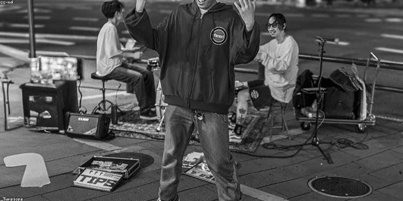 Sự kết hợp giữa đèn tre và cây xanh