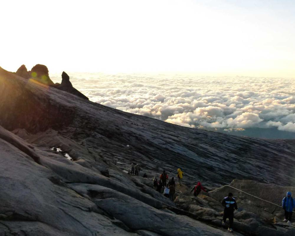 Cửa hầm nhận diện võng mạc