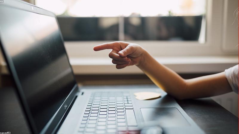 Bé hào hứng khi hoàn thành dự án lập trình đầu tiên