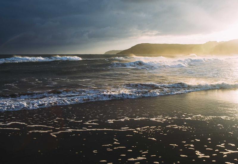 Acoustic live music at night 2026