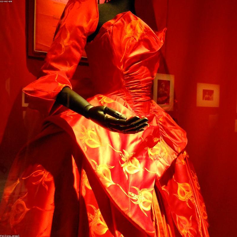 Váy Công Chúa Ren Trắng Phối Nơ