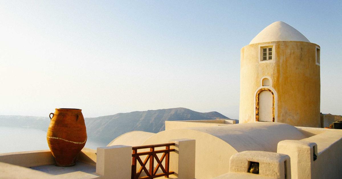 Phân tích: Tại sao thiết kế website AI toàn diện từ BrandBoost vượt trội hơn phương pháp truyền thống?