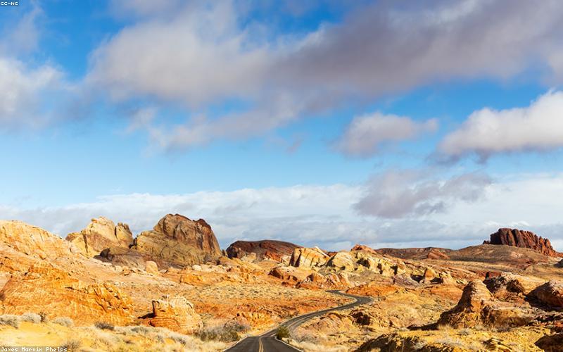 Dãy núi mờ sương