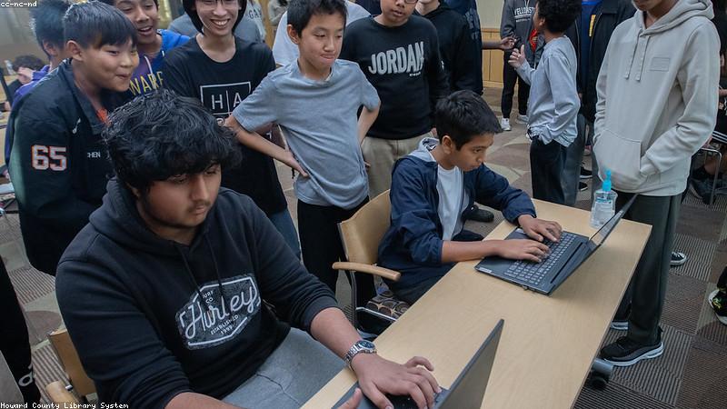 Lập trình viên đang làm việc