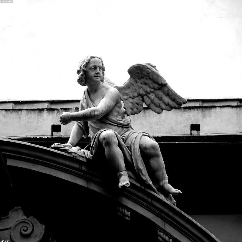 Tượng Điêu Khắc "Dáng Hình Đương Đại"