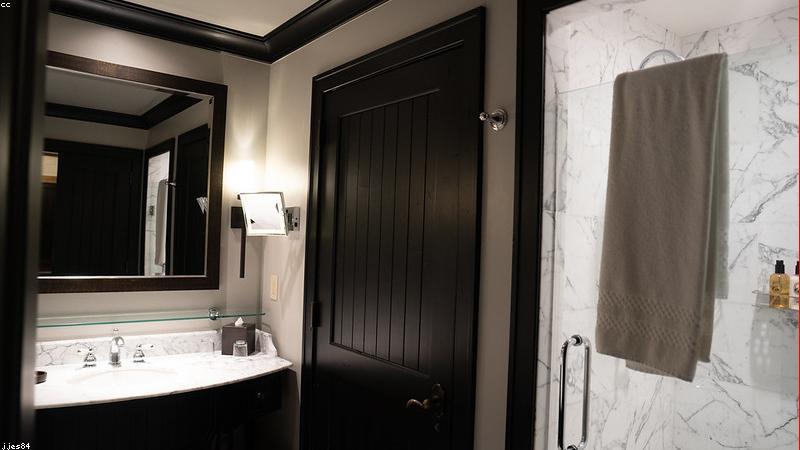 Cách sắp xếp áo dài lụa trong tủ