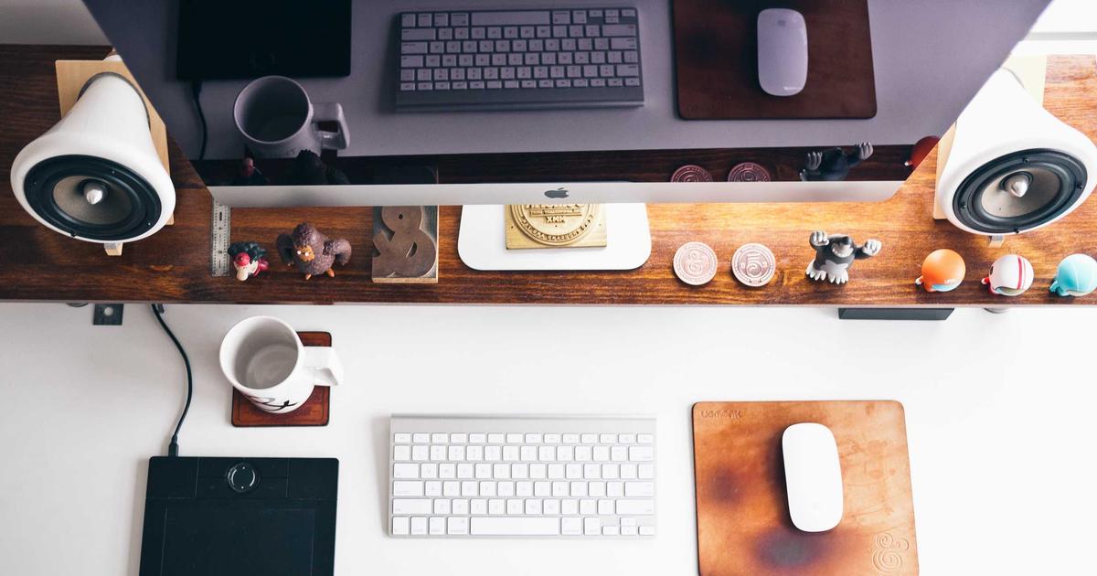 Sức hút từ 'Dirty Fit': Tại sao trang phục lấm bẩn và rách nát lại tăng trưởng 150% lượt tìm kiếm trên các nền tảng thời trang?