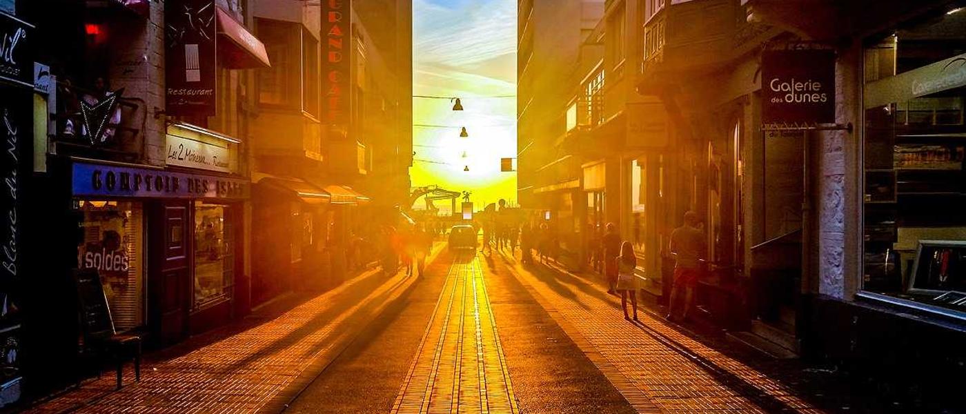 Siêu du thuyền lướt trên vịnh