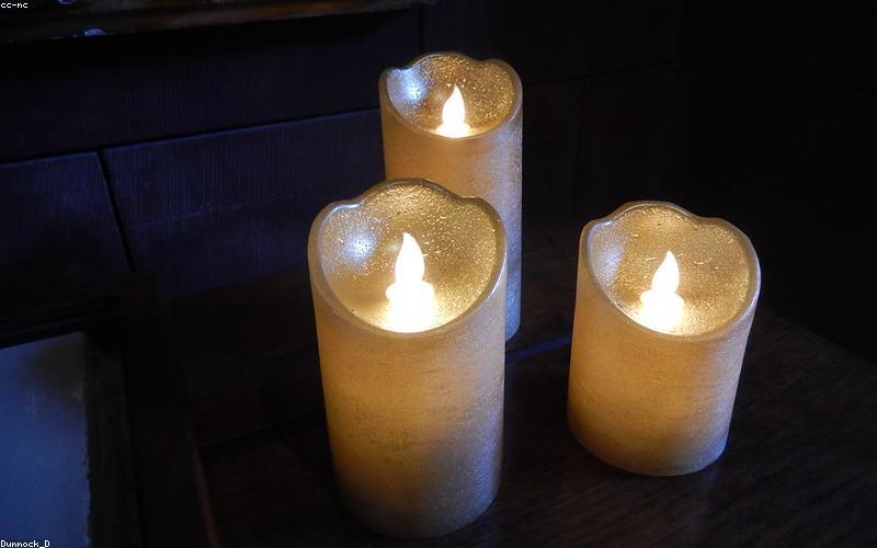 Thiết kế nến thơm tối giản