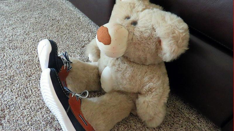 Gấu bông trên giường ngủ hiện đại