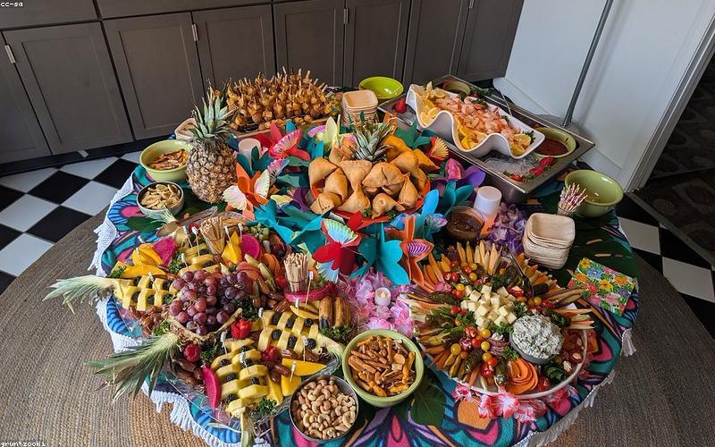 Bàn tiệc trang trí đẹp mắt