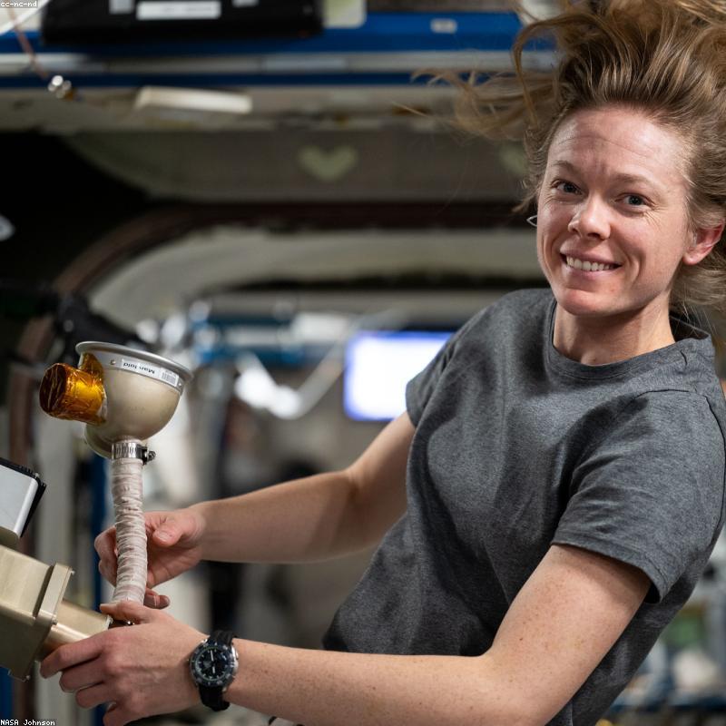 Balo Phi Hành Gia Trong Suốt