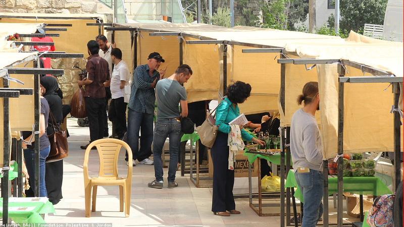 Quà tặng thủ công mỹ nghệ địa phương