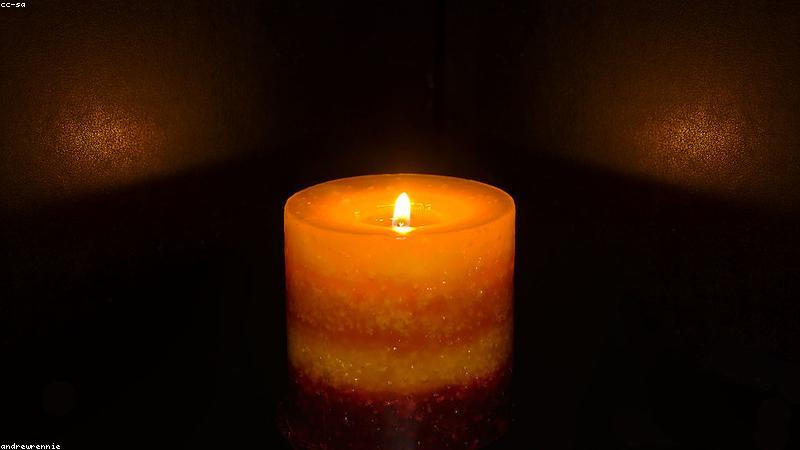 Không gian thư giãn với nến thơm và tinh dầu