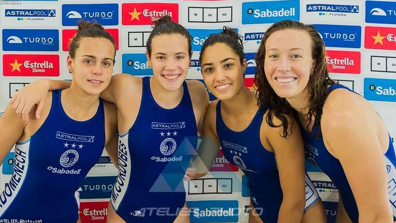 Áp lực từ xã hội và mạng xã hội