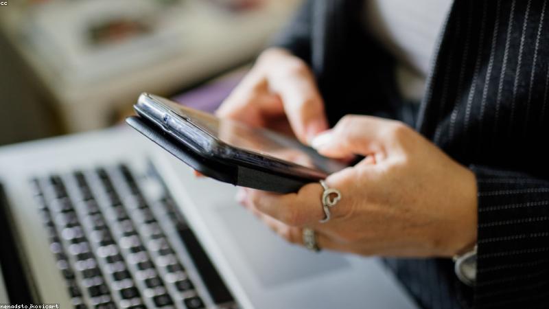 Thực hiện check-in online trên điện thoại