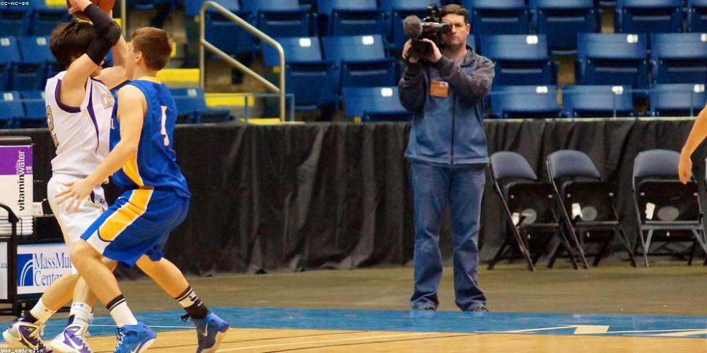 Hoàng Thanh Hải đang thực hiện kỹ thuật cấy ghép san hô