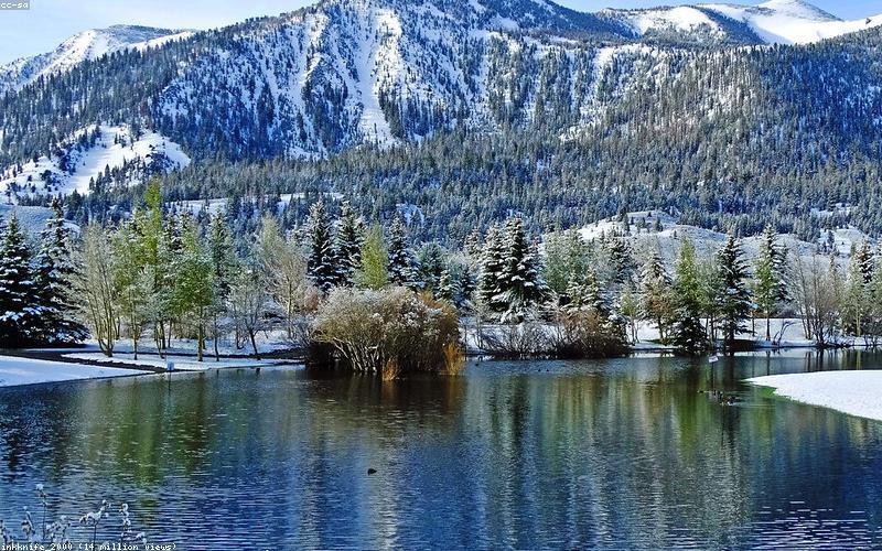 Cận cảnh quy trình thêu tay thủ công