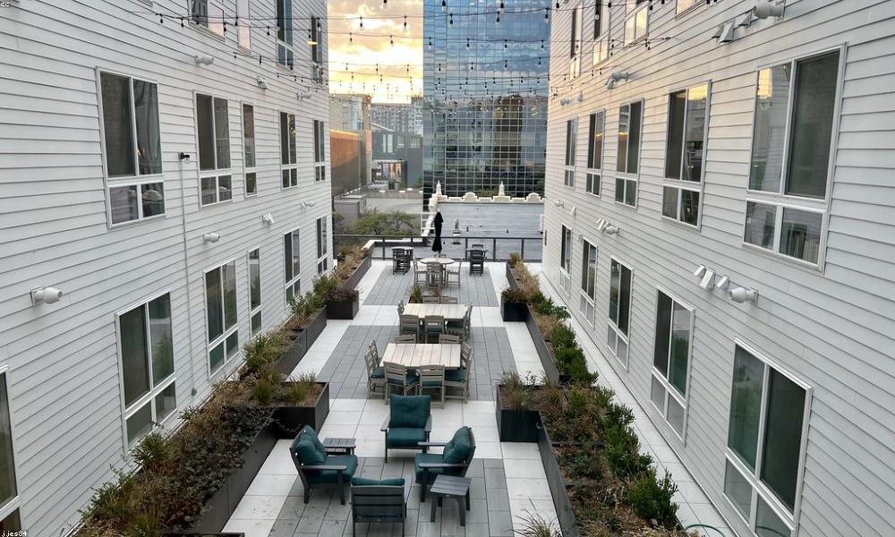 Không gian trưng bày quà tặng Royal Gift House