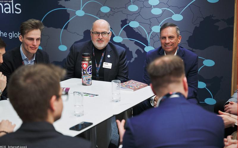 Lớp học của thầy Vũ Quang Huy