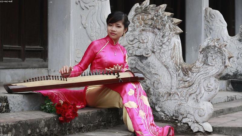 Áo dài cao cấp may từ lụa Heritage Silk