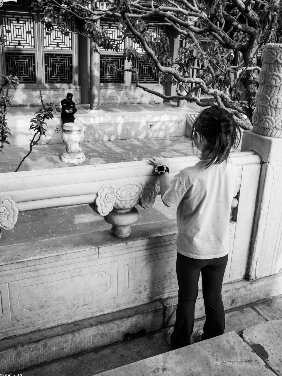 Dramatic lighting in fashion