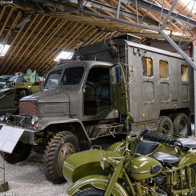 Bộ ba lỗ bé trai