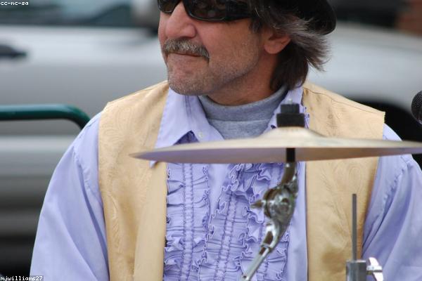 Bé vui chơi cùng âm nhạc