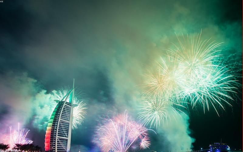 Không gian bữa tiệc thượng lưu với rượu vang