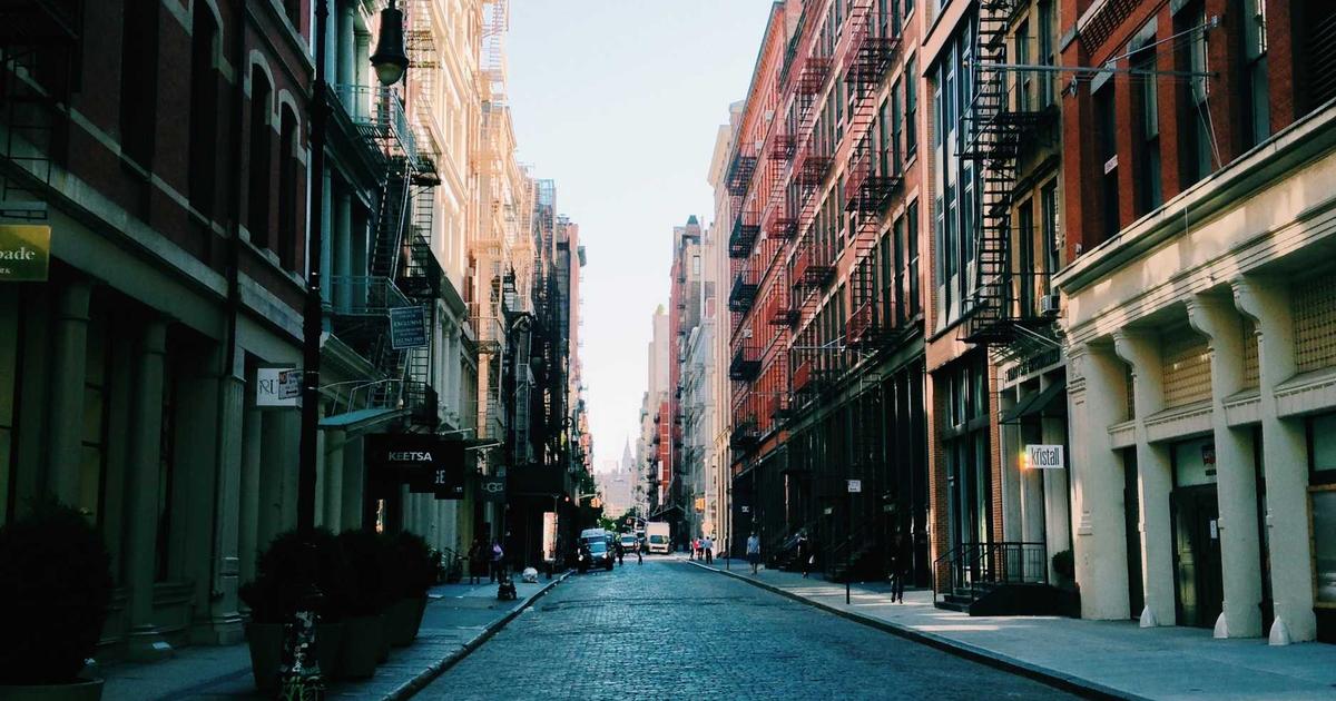 Phân tích lợi ích kinh tế khi sử dụng thiết kế website tự động bằng AI của hihi