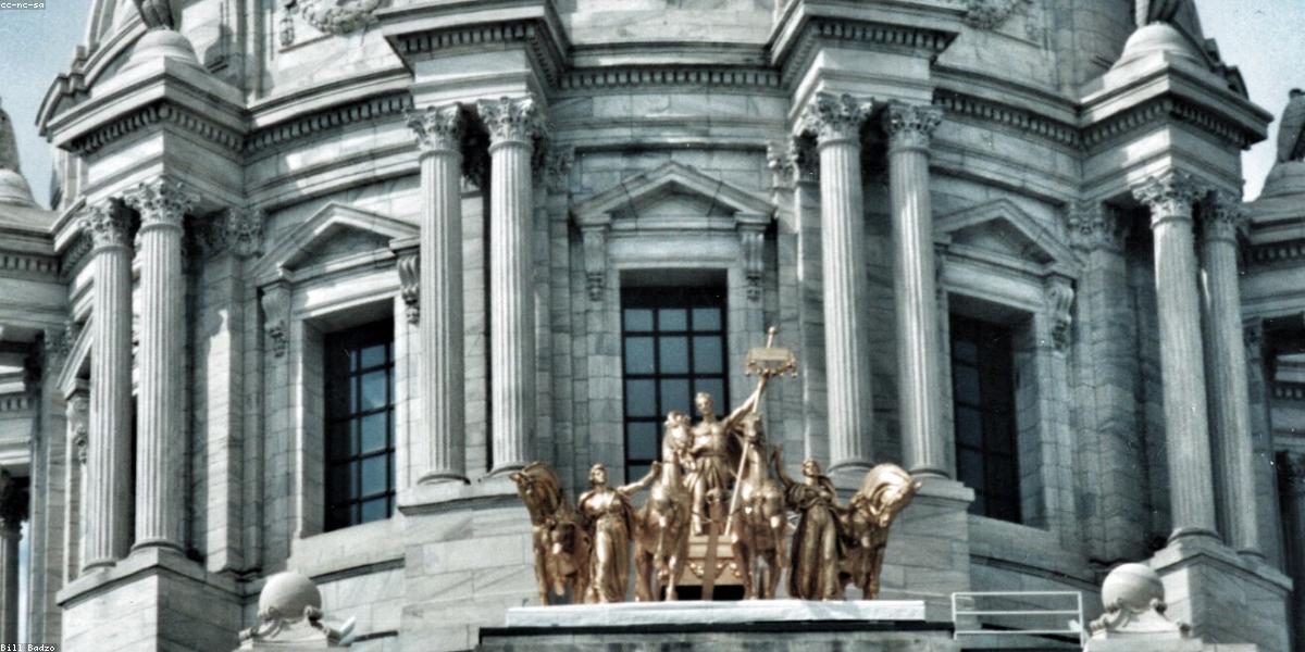 Nhóm du khách vui vẻ