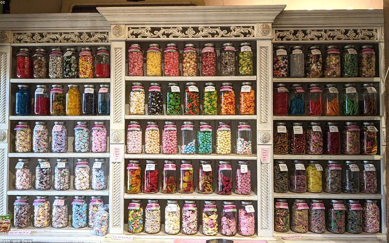 Thế giới kẹo nhập khẩu rực rỡ sắc màu tại CandyLand Shop