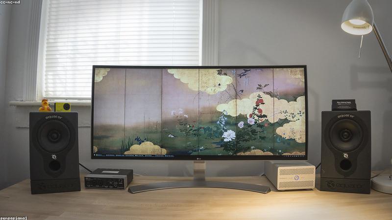 Góc làm việc chuyên nghiệp với các phụ kiện công nghệ