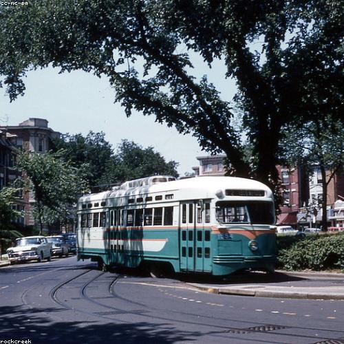 Trượt ống sắc màu