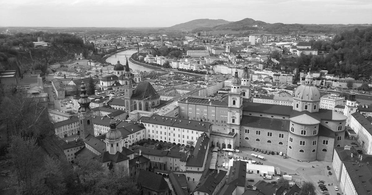 Case Study: Quy trình sáng tạo bộ Sticker Chibi độc quyền cho doanh nghiệp của Trần Thảo Vy