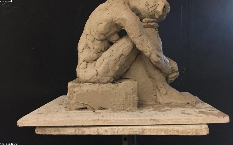 Quá trình nhào nặn đất sét thủ công