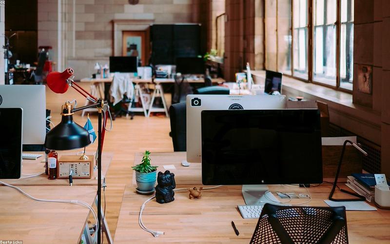 Kỹ thuật viên CoffeeOffice bảo trì máy