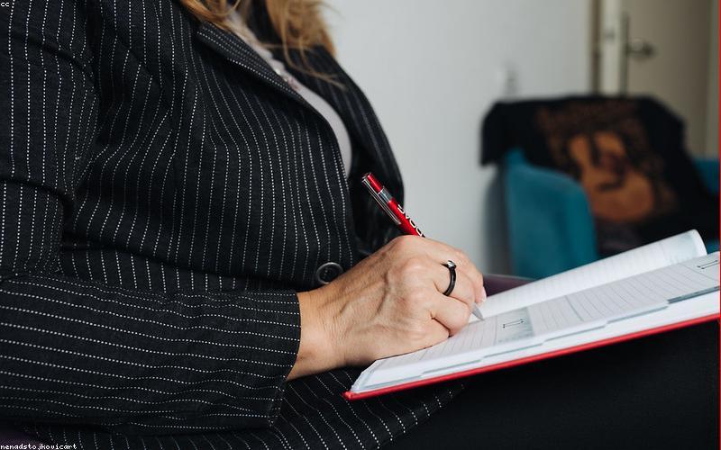 Phong cách quý cô công sở hiện đại