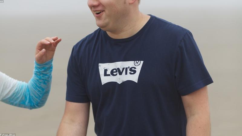 Gia đình sử dụng thảm dã ngoại PicnicSet VN