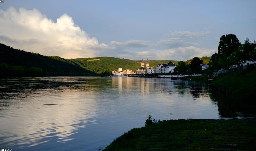 MC Lê Thanh Hằng trên sân khấu hội nghị