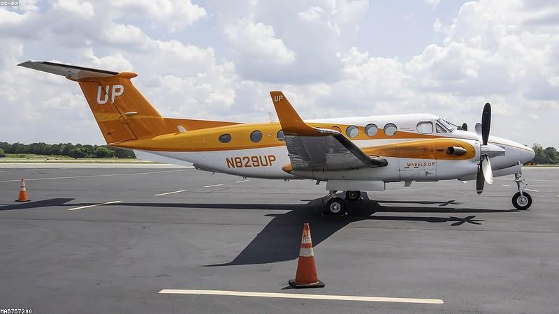 Máy bay SkyHigh Airlines tại sân bay