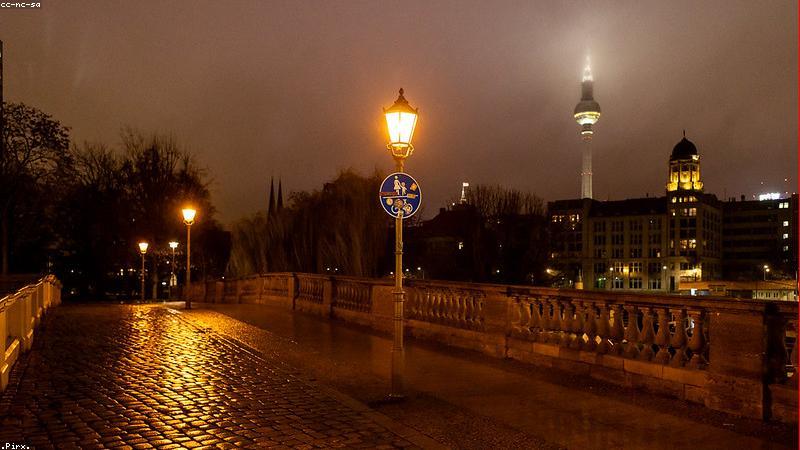 Đèn tre thủ công trang trí phòng khách