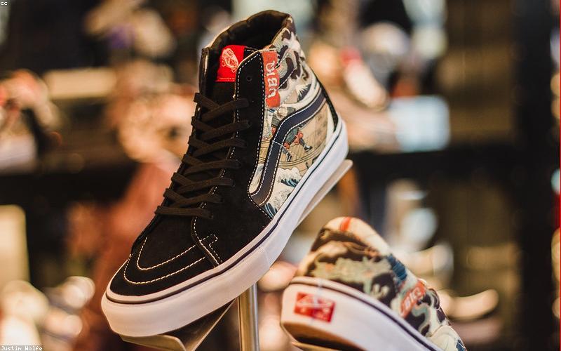 Phân biệt giày sneaker thật giả